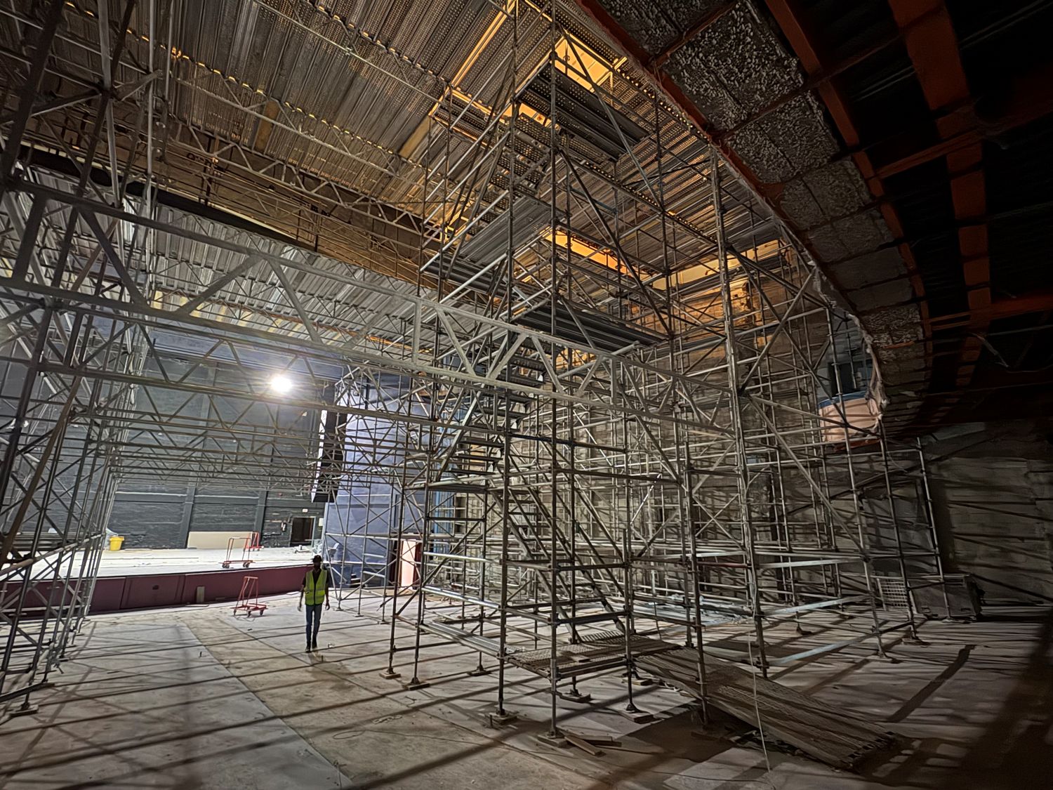 Échafaudage de la piste de danse (démonstration) à l'Auditorium du comté de Miami-Dade