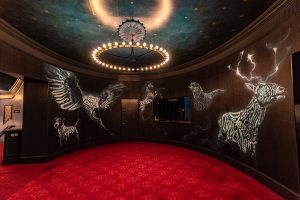 مسرح ليريك – الأماكن العامة