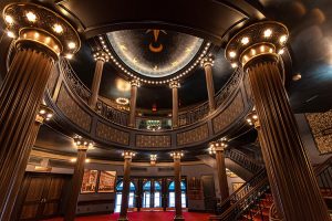 مسرح ليريك – الأماكن العامة