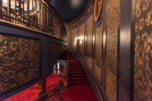 مسرح ليريك – الأماكن العامة