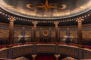 مسرح ليريك – الأماكن العامة